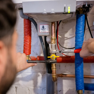 Installation d'une chaudière par un chauffagiste de chez Heat me