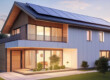 Combiner des panneaux photovoltaïques pour produire l'énergie qui alimente la pompe à chaleur air air dans votre maison.